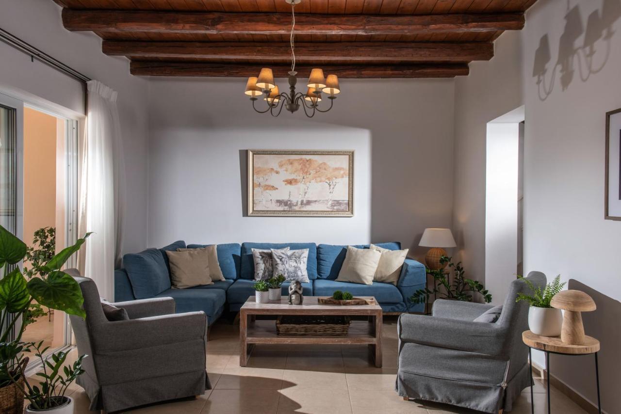 Filothei Beach House With Pool Kalamaki  Esterno foto